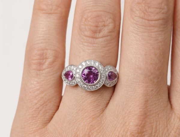 WHITE GOLD SAPPHIRE & DIAMOND RING