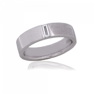 18ct White gold Torino design featuring one Baguette cut diamond channel set within the band, finished in a brushed metal.