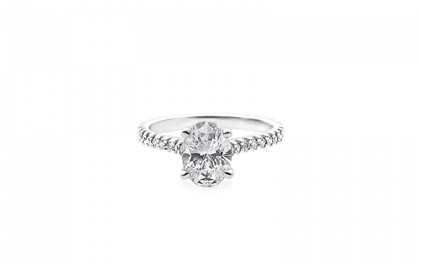 30687 Ladies oval cut diamond