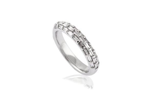 18 carat white gold wedding ring with baguette diamonds_28036