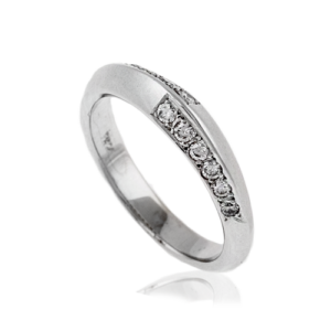 18 carat white gold diamond set wedding ring with knife edge band_22127