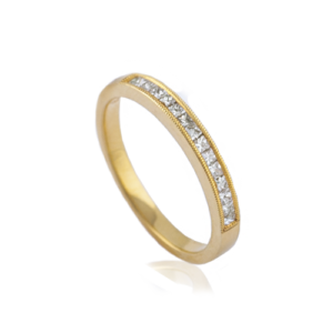 yellow gold wedding ring with princess cut diamonds mill grain_26699