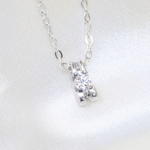 18ct white gold diamond pendant