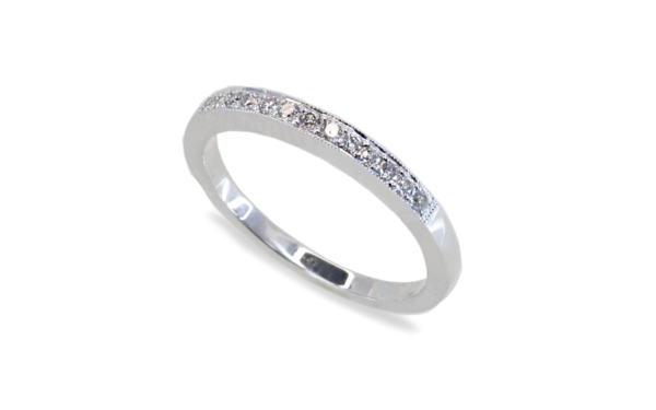 18ct white gold grain set brilliant cut diamonds with mill grain setting